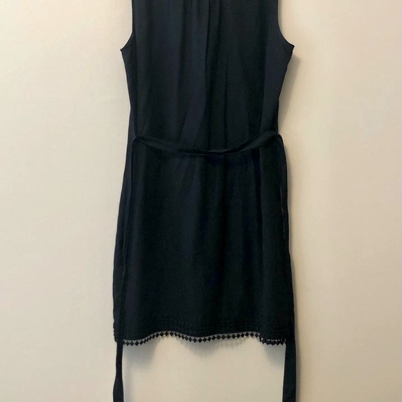 Banana Republic black dress with waist tie and unique bottom - Picture 5 of 12